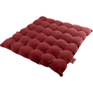 Červený sedací polštářek s masážními míčky Linda Vrňáková Bubbles, 65 x 65 cm