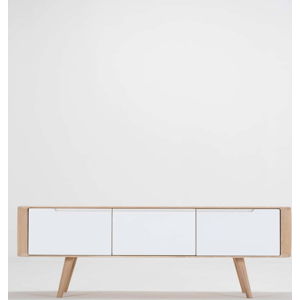Televizní stolek z dubového dřeva Gazzda Ena, 135 x 55 x 45 cm