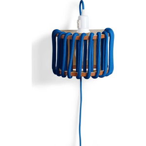 Modrá nástěnná lampa s dřevěnou konstrukcí EMKO Macaron, délka 20 cm
