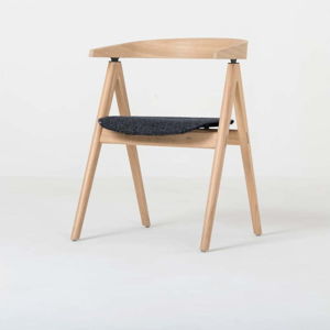 Jídelní židle z masivního dubového dřeva s tmavě šedým sedákem Gazzda Ava